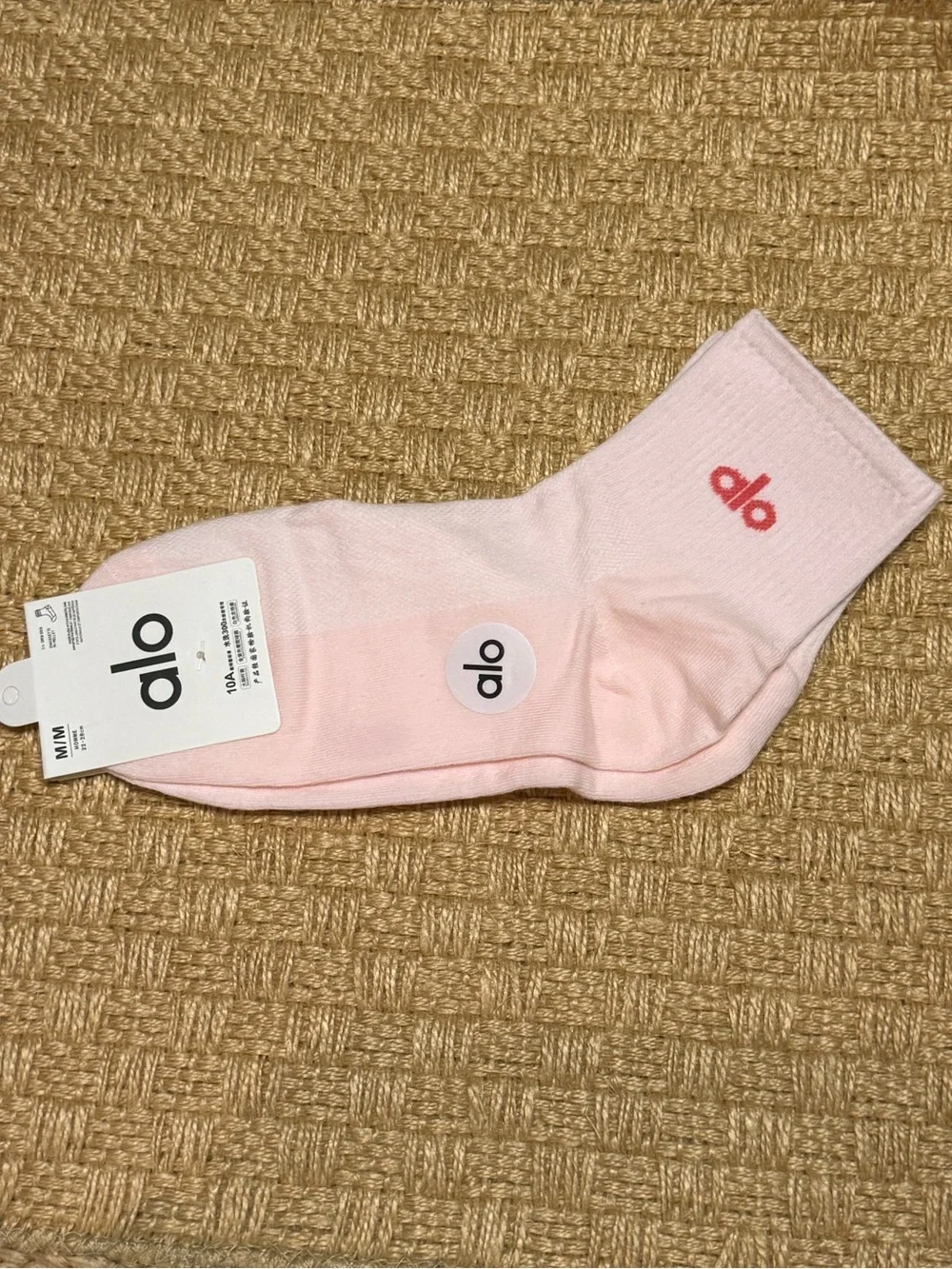 Alo Yoga Candy Heart Pink Quarter Crew Socks Unisex Size M NWT